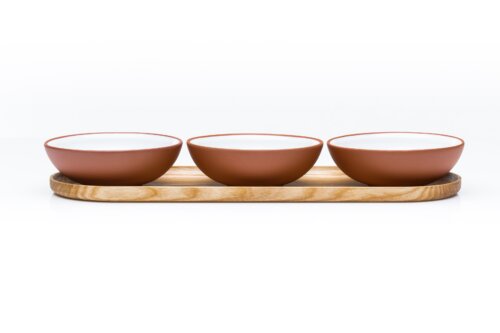 clay_bowl_set_with_wooden_tray