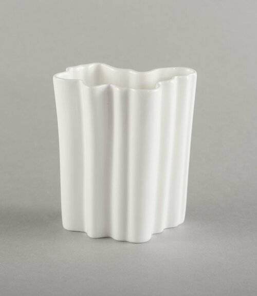 porcelain-vase-inesis