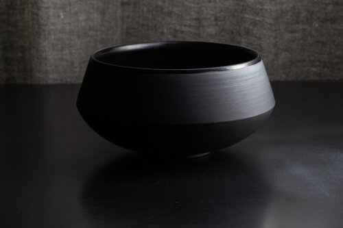 large-bowl-black-ceramics-handmade