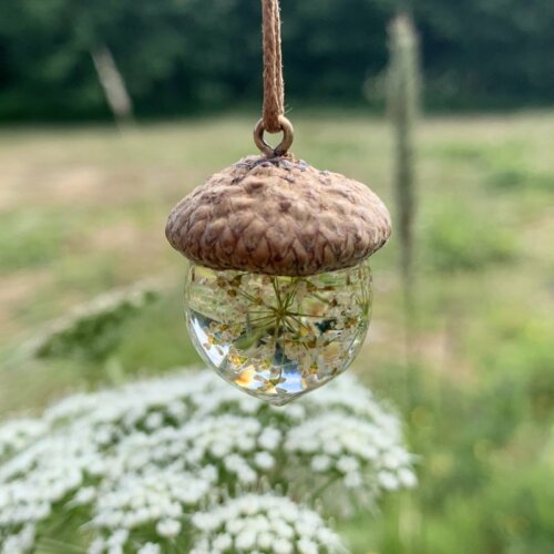 acorn-necklace-with-queen-anne-lace-flowers-natural